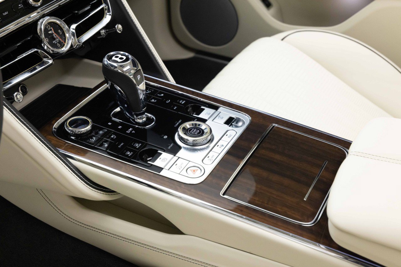 Used 2024 Bentley Flying Spur Azure AWD/4WD image 26