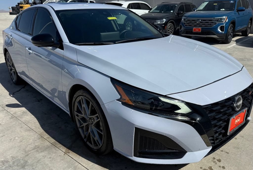 Used 2024 Nissan Altima 2.0 SR FWD image 3