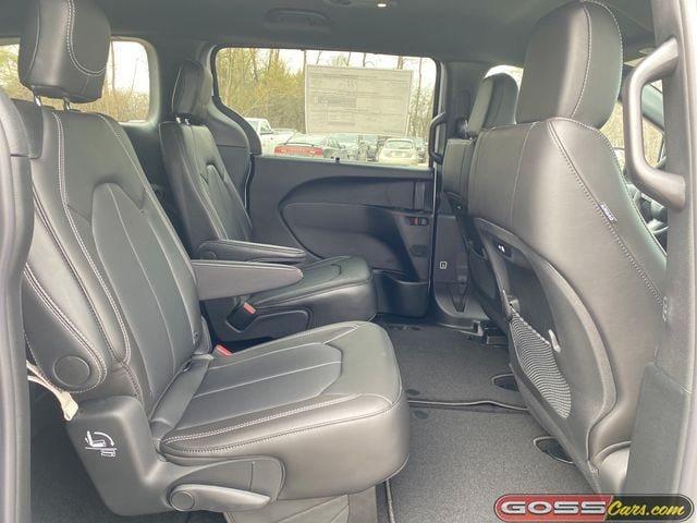 New 2026 Chrysler Pacifica Select w/ S Appearance Package FWD image 7