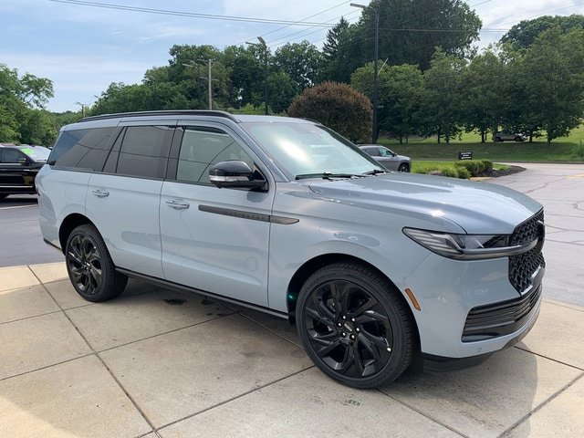 New 2027 Lincoln Navigator Reserve w/ Jet Appearance Package AWD/4WD image 8