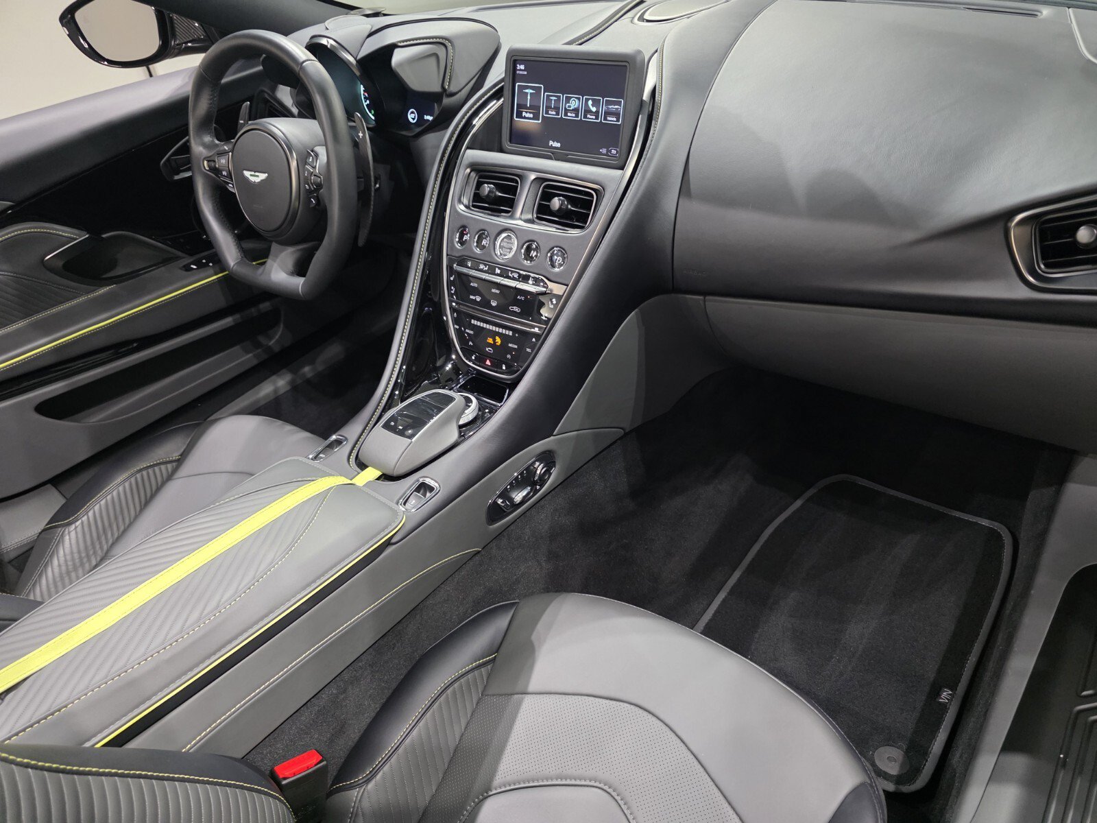Used 2023 Aston Martin DBS Superleggera Volante RWD image 33