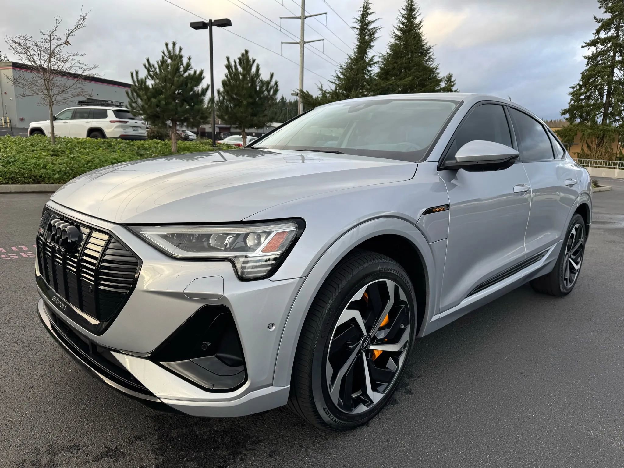 Used 2022 Audi e-tron Premium Plus w/ Premium Plus Package image 4