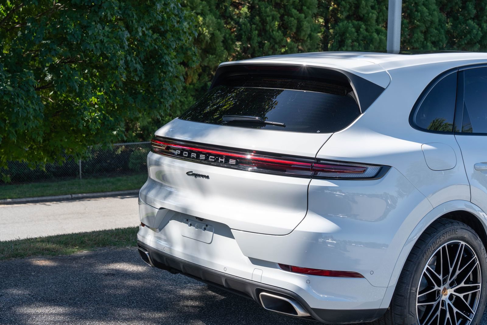 Certified 2025 Porsche Cayenne E-Hybrid w/ Premium Package Plus image 11
