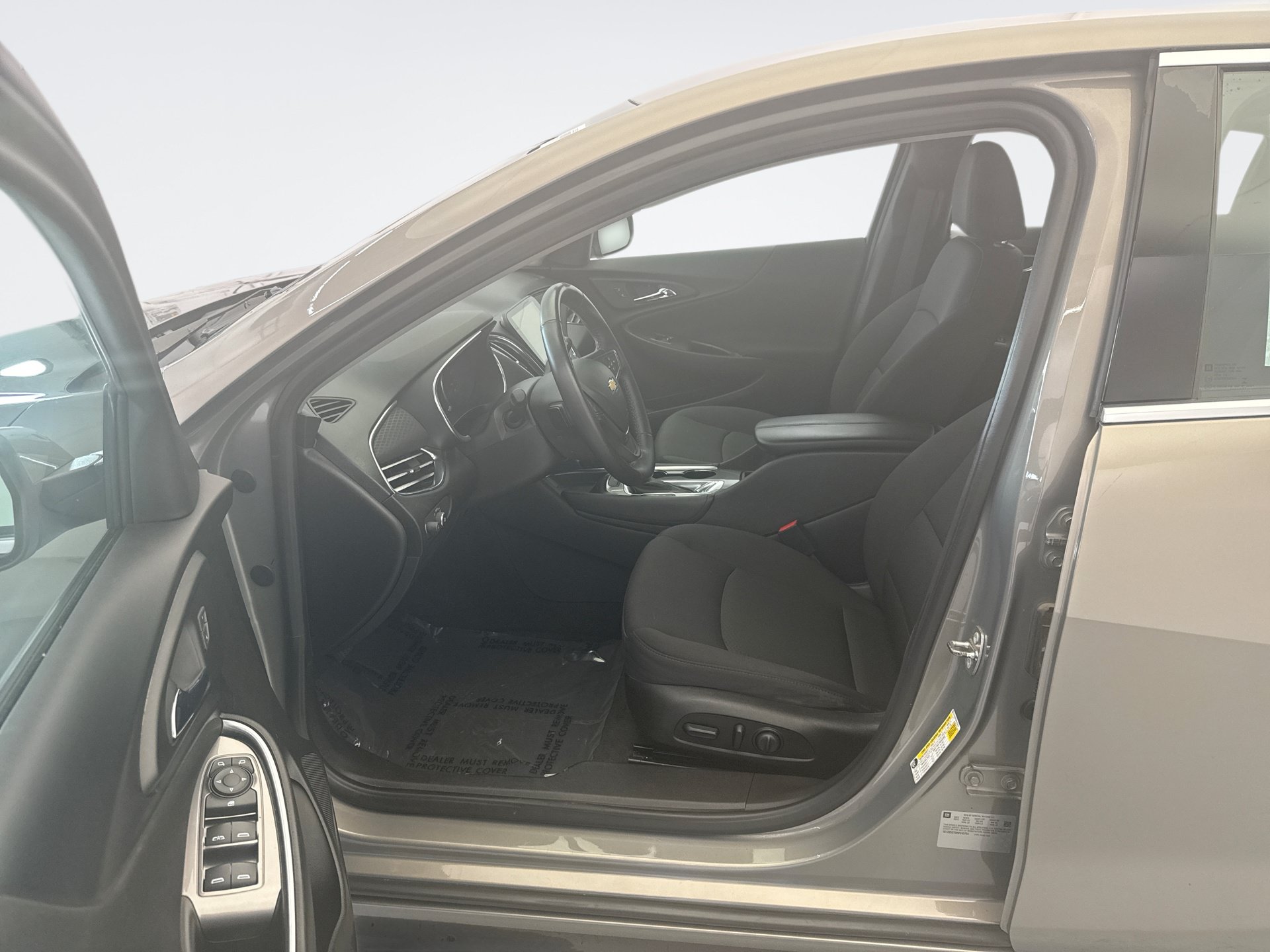 Used 2017 Chevrolet Malibu LT FWD image 10