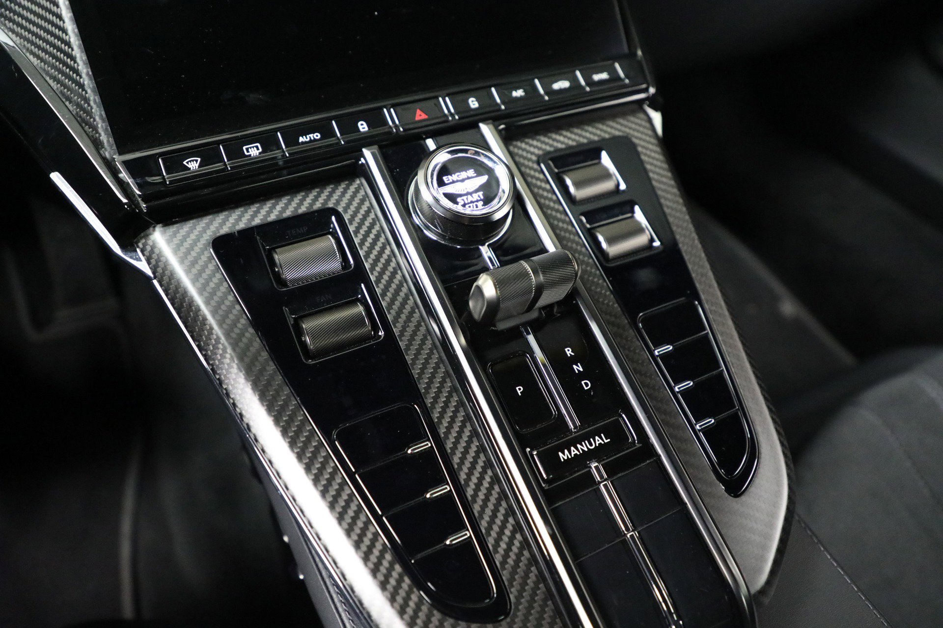 Used 2025 Aston Martin V8 Vantage Coupe image 20