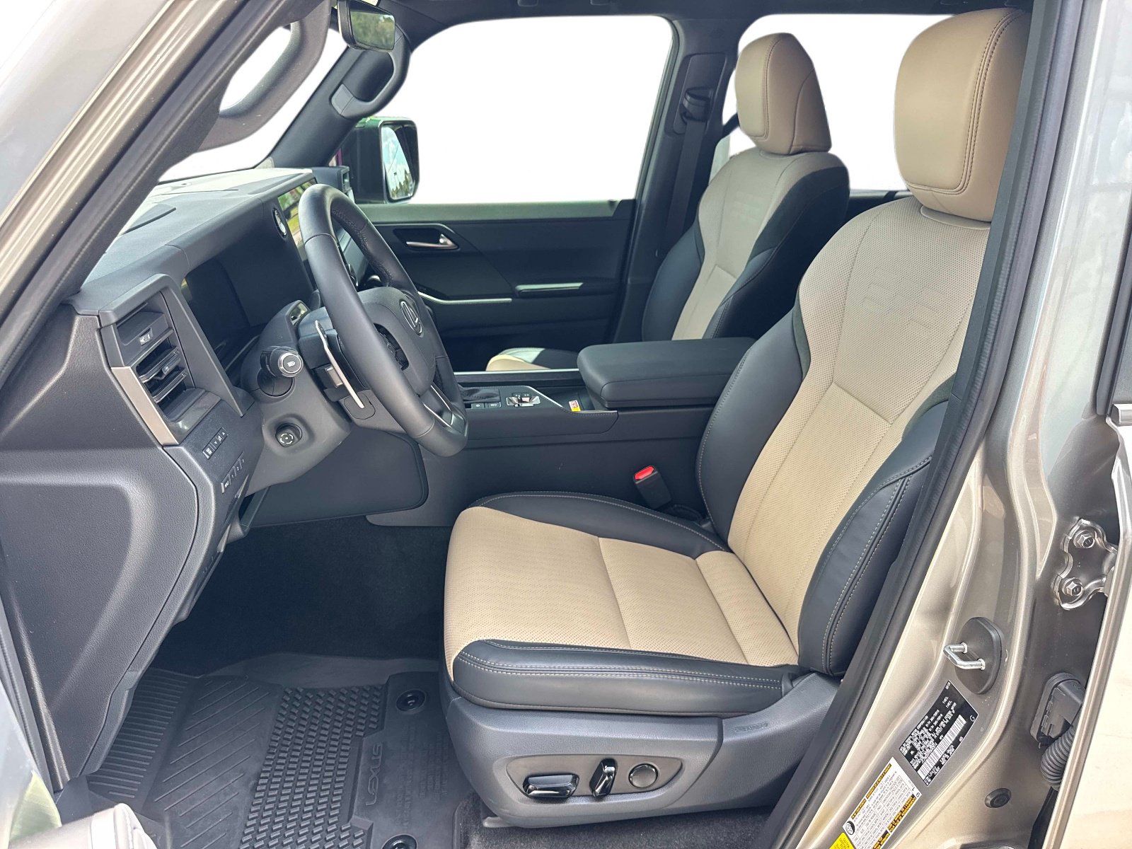 Used 2025 Lexus GX 550 w/ Accessory Package (CT) AWD/4WD image 22