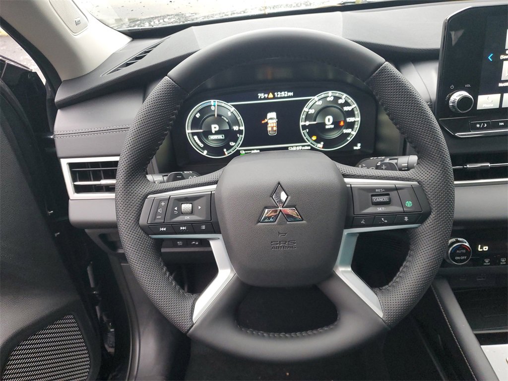 New 2025 Mitsubishi Outlander SE image 19