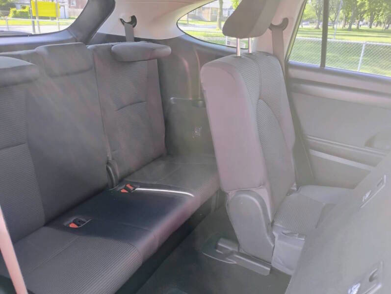 Used 2023 Toyota Highlander L FWD image 18