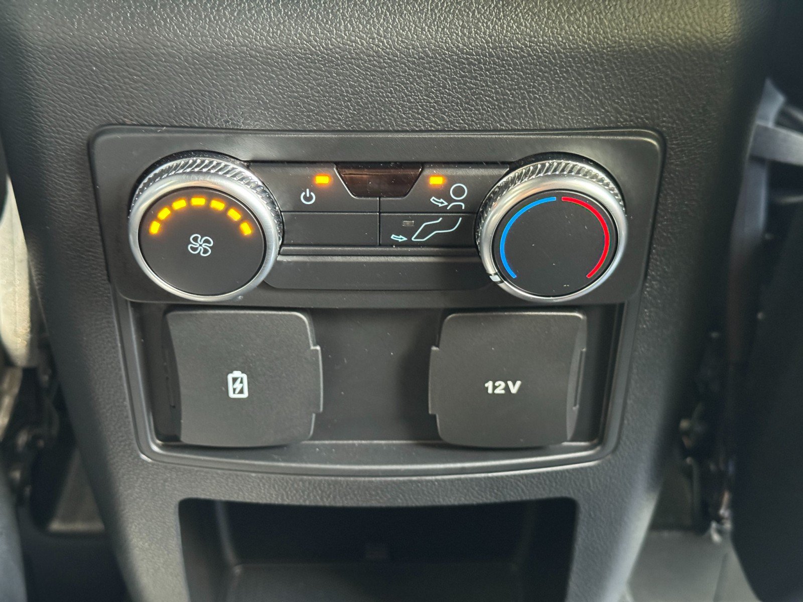 Used 2020 Ford Explorer XLT w/ Equipment Group 202A RWD image 29