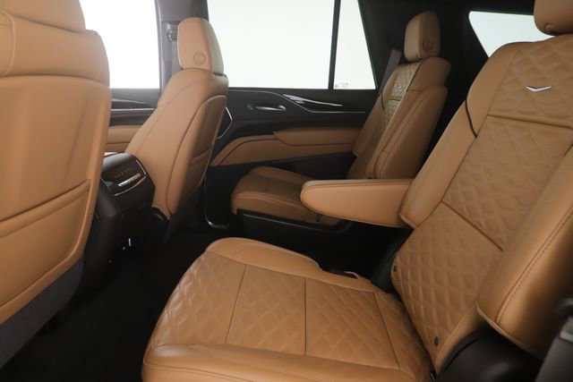 Used 2024 Cadillac Escalade Premium Luxury w/ Performance Package AWD/4WD image 30