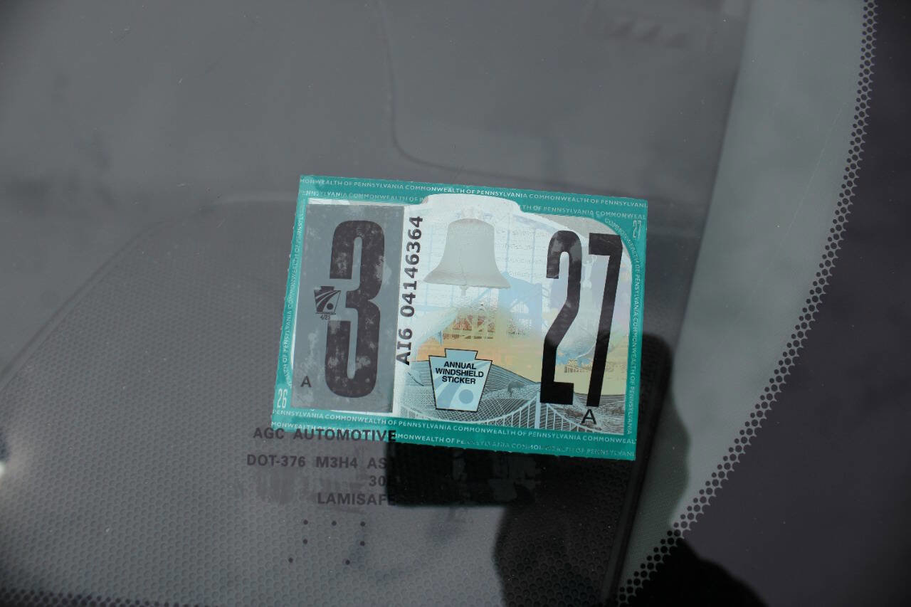 Used 2016 Toyota Camry LE image 9