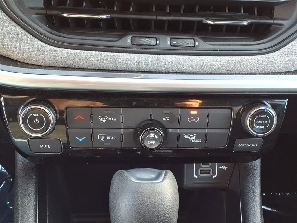 Used 2024 Jeep Compass Sport image 15