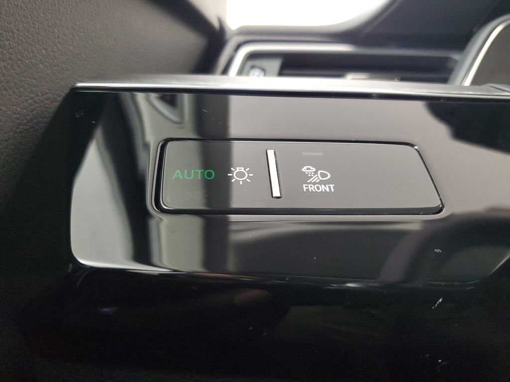 Used 2023 Audi e-tron Premium Plus w/ Premium Plus Package image 35