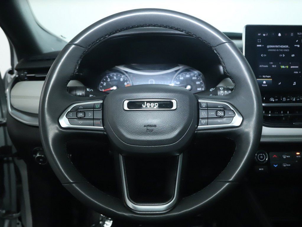 Used 2025 Jeep Compass Limited AWD/4WD image 21