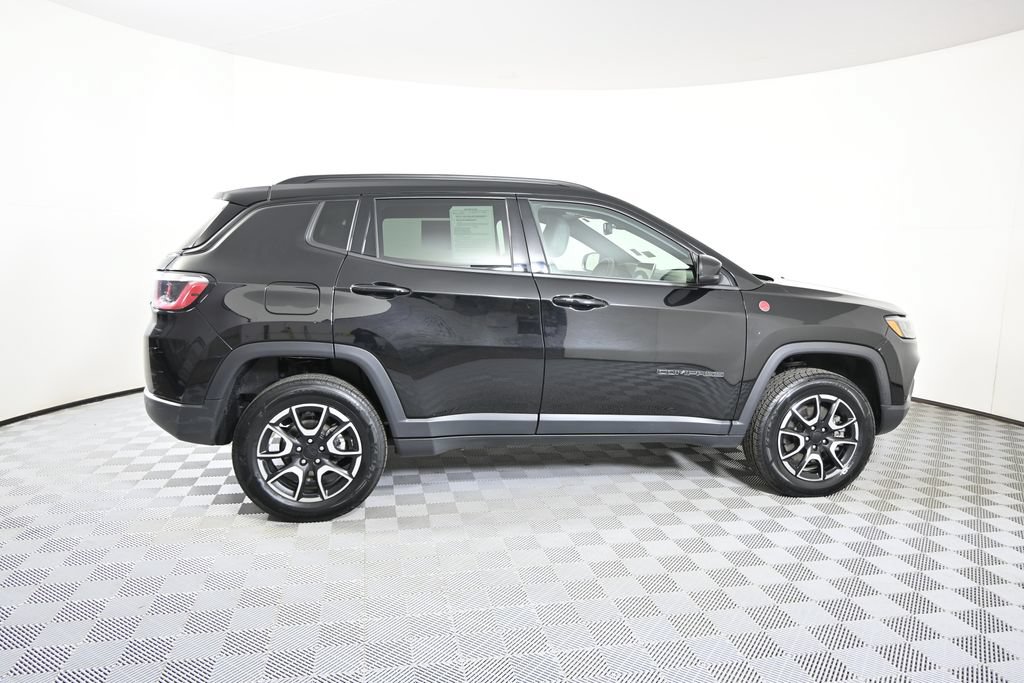 Used 2024 Jeep Compass Trailhawk AWD/4WD image 7