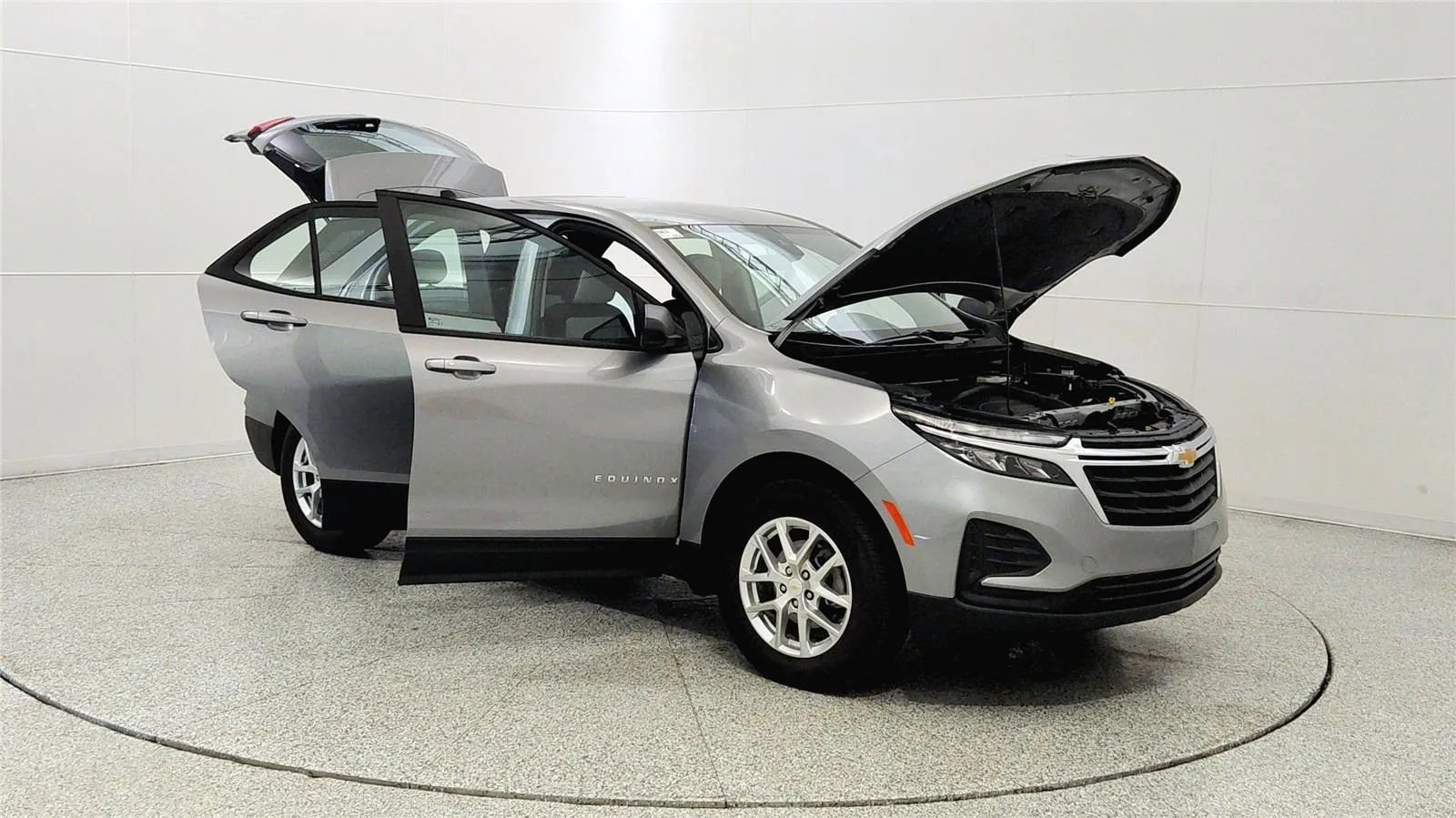 Used 2023 Chevrolet Equinox LS w/ Driver Confidence II Package AWD/4WD image 9