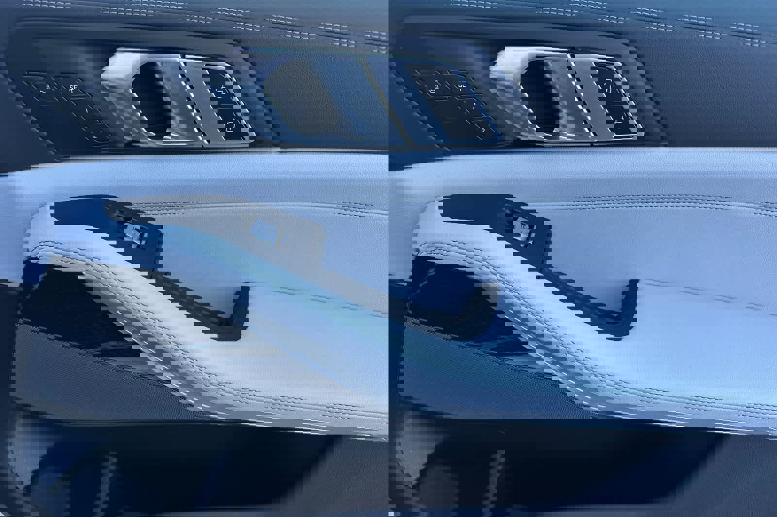 Used 2025 BMW X7 xDrive40i w/ Executive Package image 20