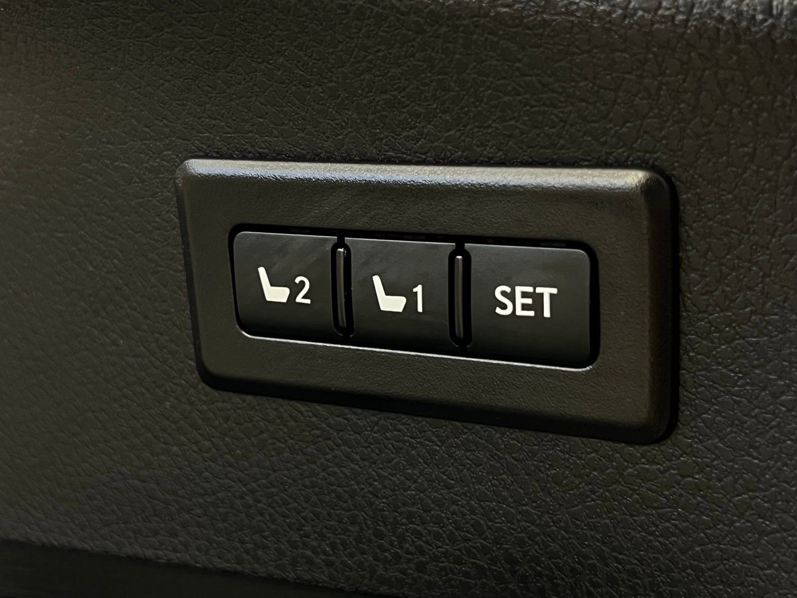 Used 2018 Toyota RAV4 Limited image 15