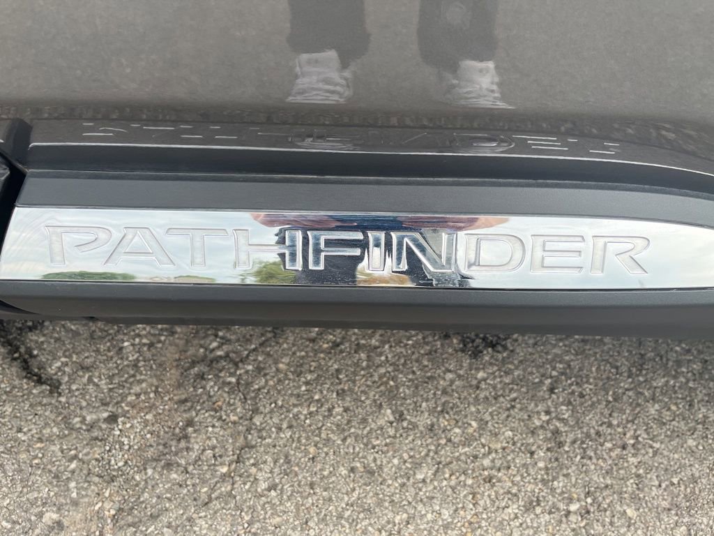 Used 2025 Nissan Pathfinder Platinum w/ Cargo Package image 37