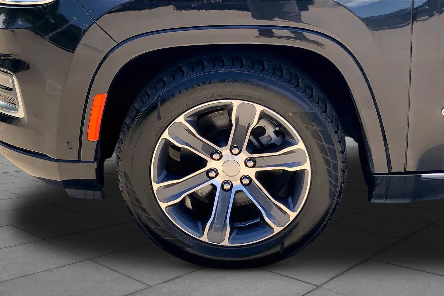 Used 2024 Jeep Grand Wagoneer L 4WD image 10