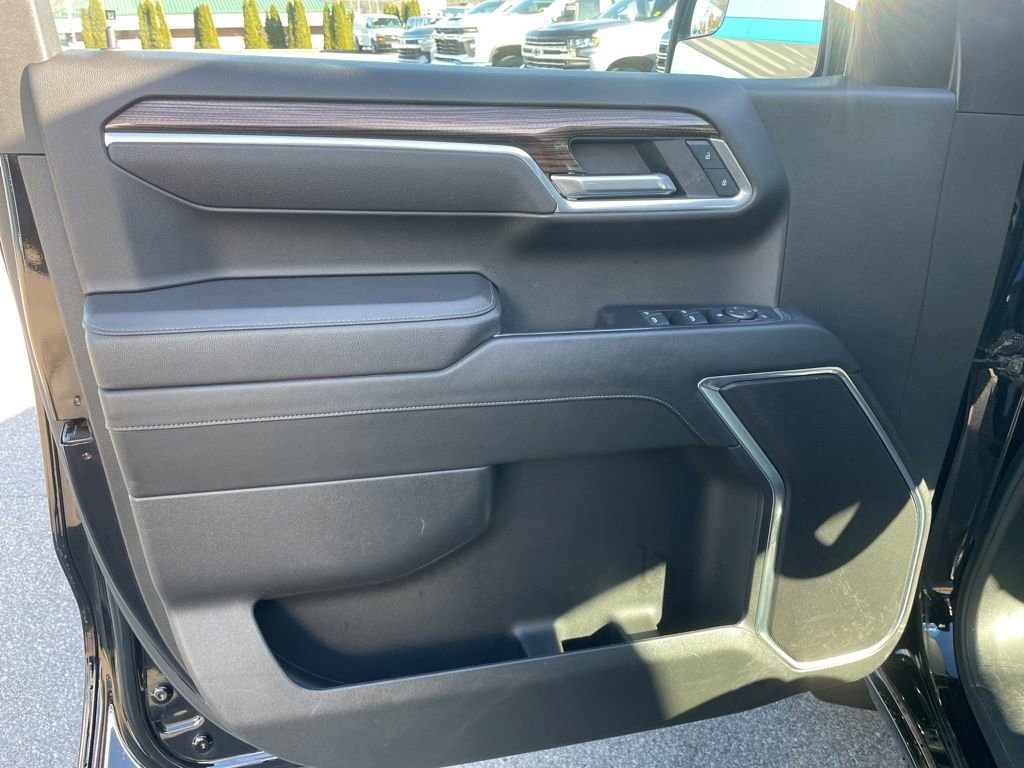 Used 2025 Chevrolet Silverado 1500 LT image 5