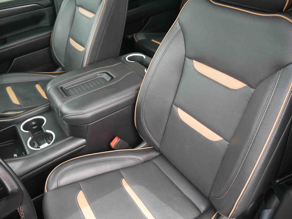 Used 2024 GMC Yukon XL AT4 w/ Technology Package AWD/4WD image 32