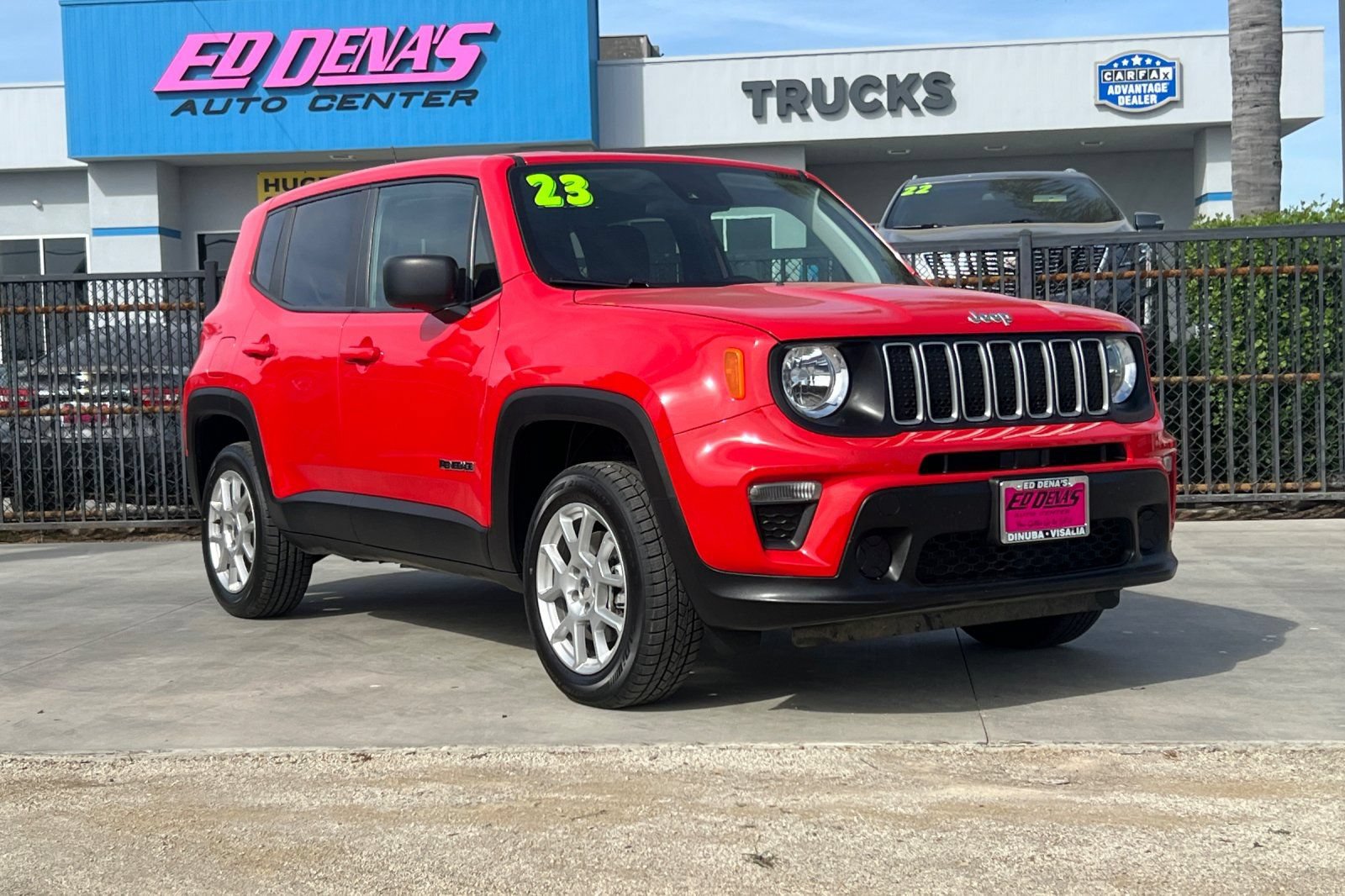 Used 2023 Jeep Renegade Latitude AWD/4WD image 2