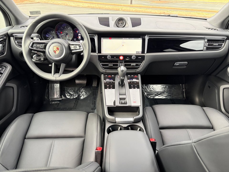 Certified 2026 Porsche Macan image 16