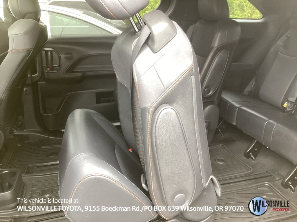 Used 2022 Toyota Sienna XSE w/ XSE Plus Package image 6