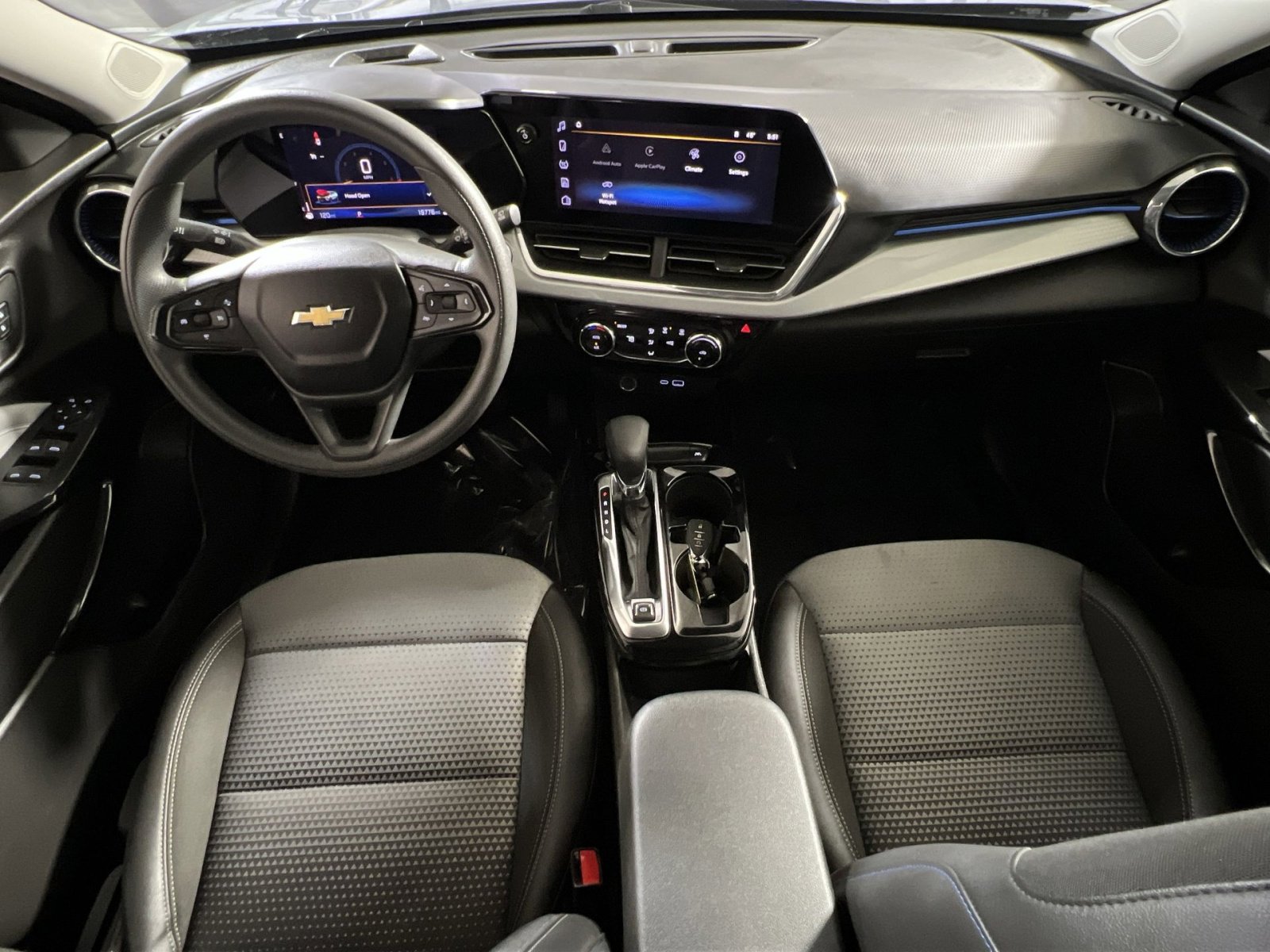 Used 2025 Chevrolet Trax LT image 21