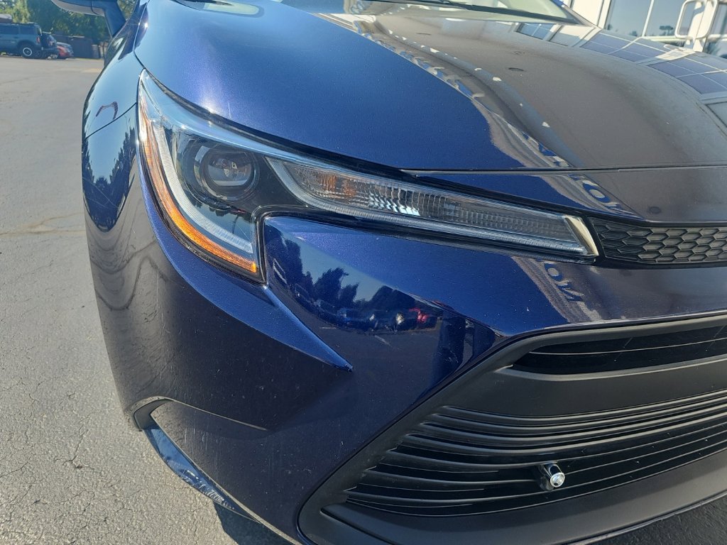 Used 2025 Toyota Corolla LE FWD image 7