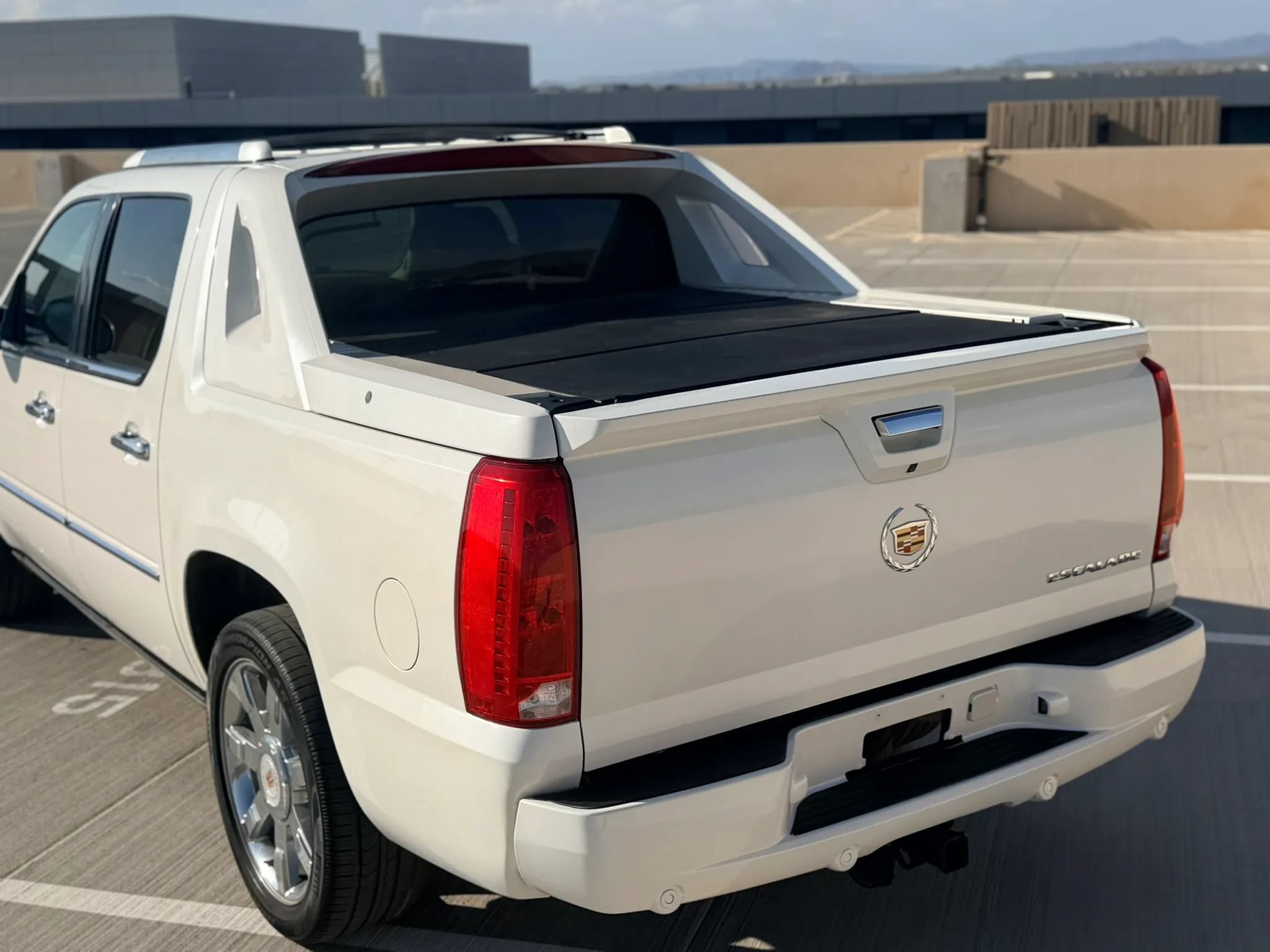 Used 2013 Cadillac Escalade EXT Premium AWD/4WD image 8