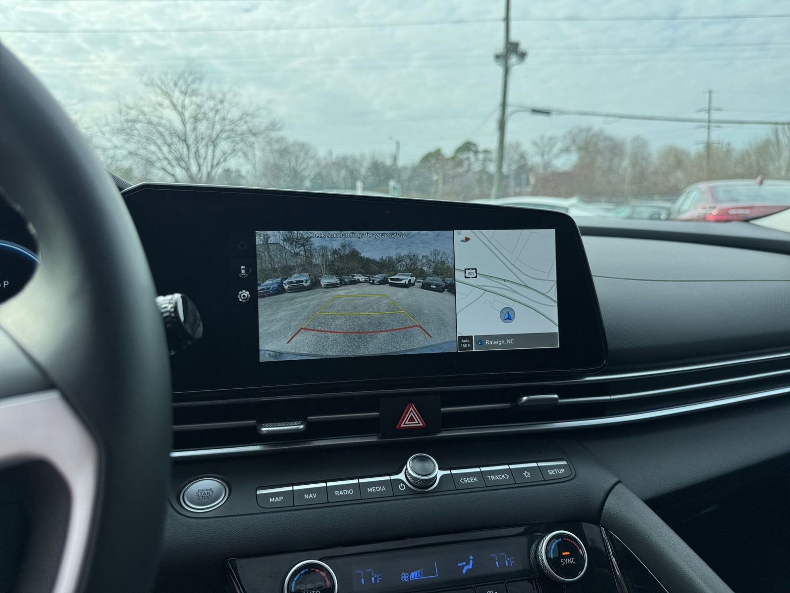 Used 2025 Hyundai Elantra SEL image 17