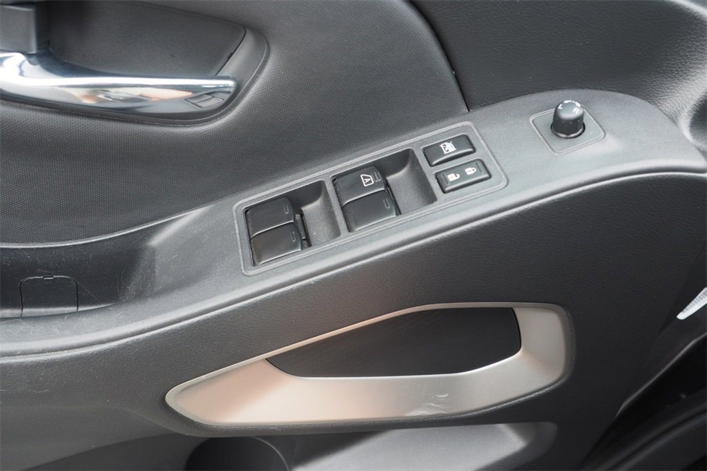 Used 2022 Nissan Frontier SV image 15