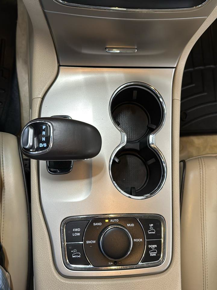 Used 2015 Jeep Grand Cherokee Overland AWD/4WD image 25