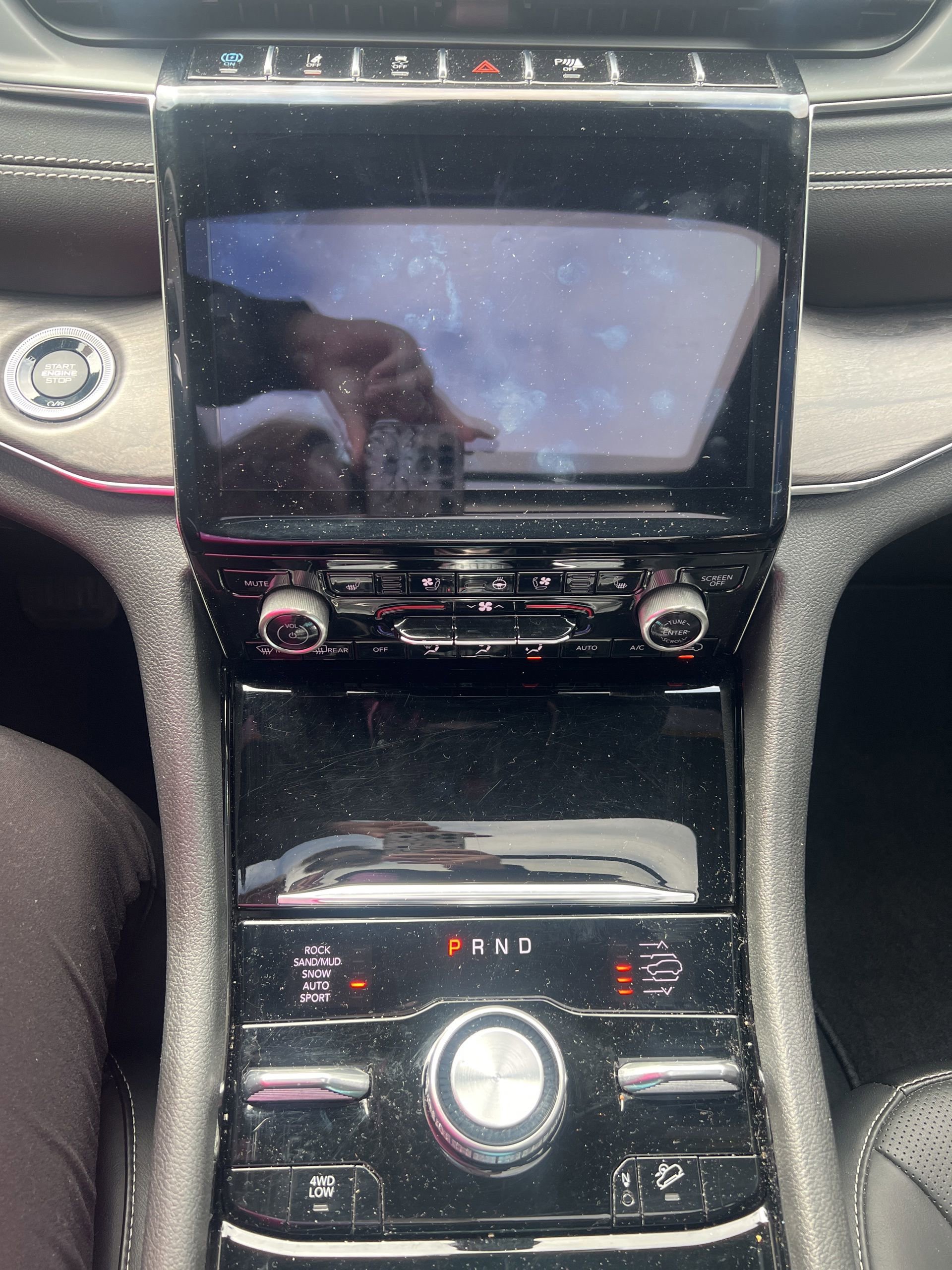 Used 2024 Jeep Grand Cherokee Overland w/ Trailer Tow Package image 16