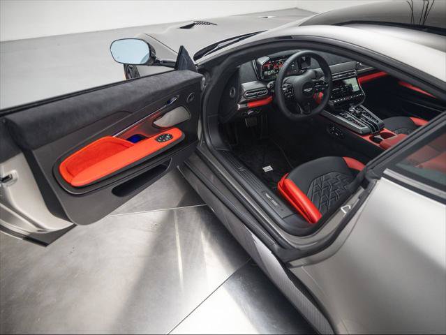 Used 2025 Aston Martin Vanquish RWD image 14