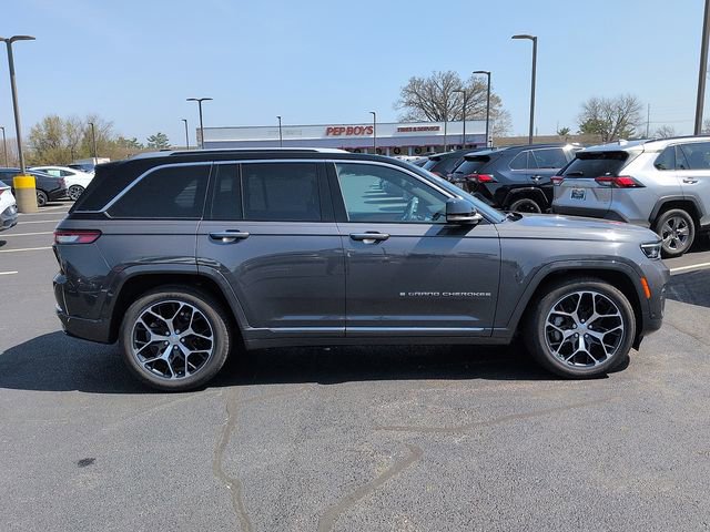 Used 2024 Jeep Grand Cherokee Summit image 8