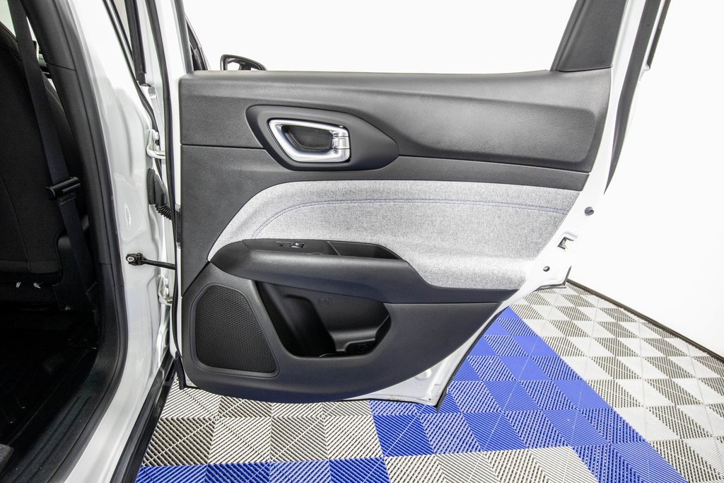 Used 2024 Jeep Compass Sport image 16