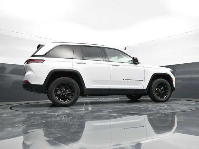 Used 2025 Jeep Grand Cherokee Altitude AWD/4WD image 58
