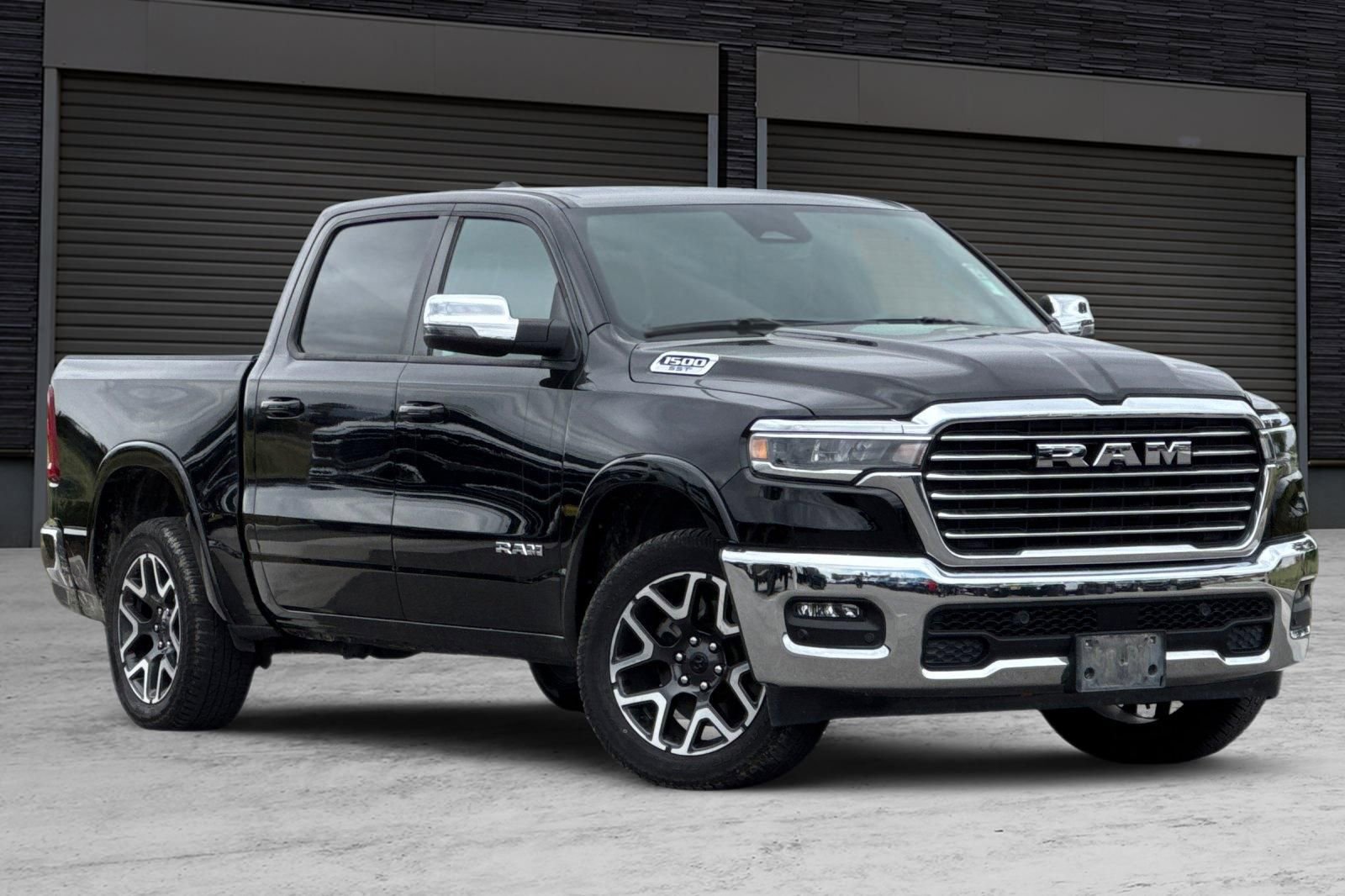 Used 2025 RAM 1500 Laramie AWD/4WD image 2