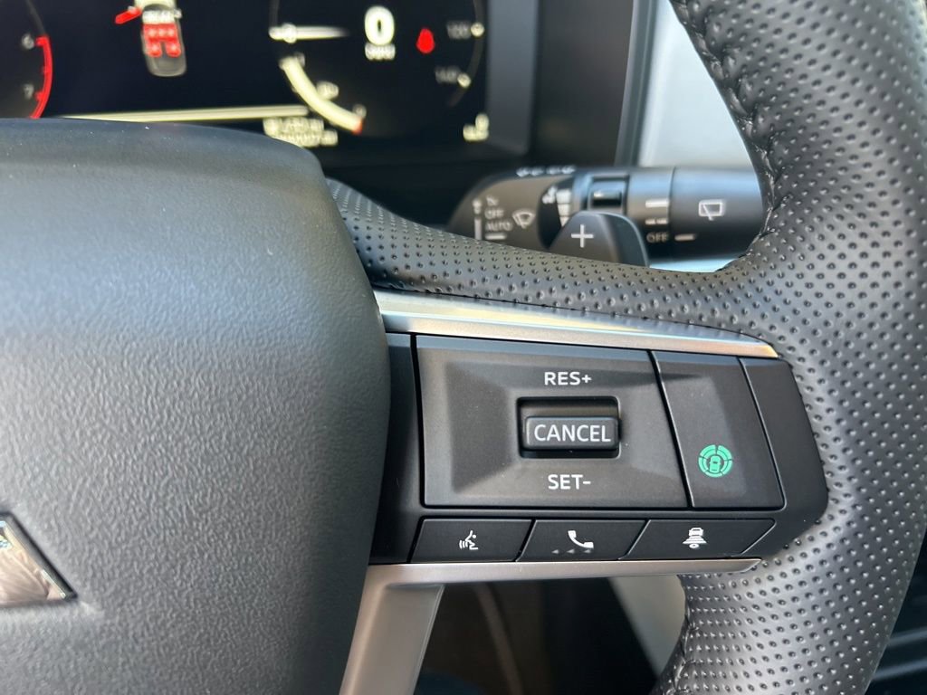 New 2025 Mitsubishi Outlander SE image 44