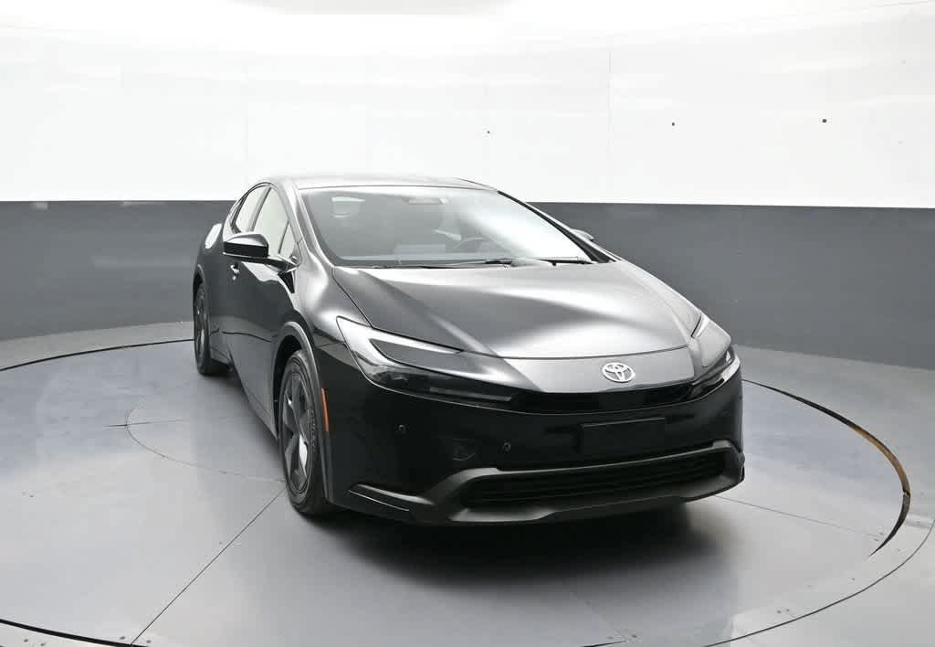 Certified 2025 Toyota Prius LE FWD image 3