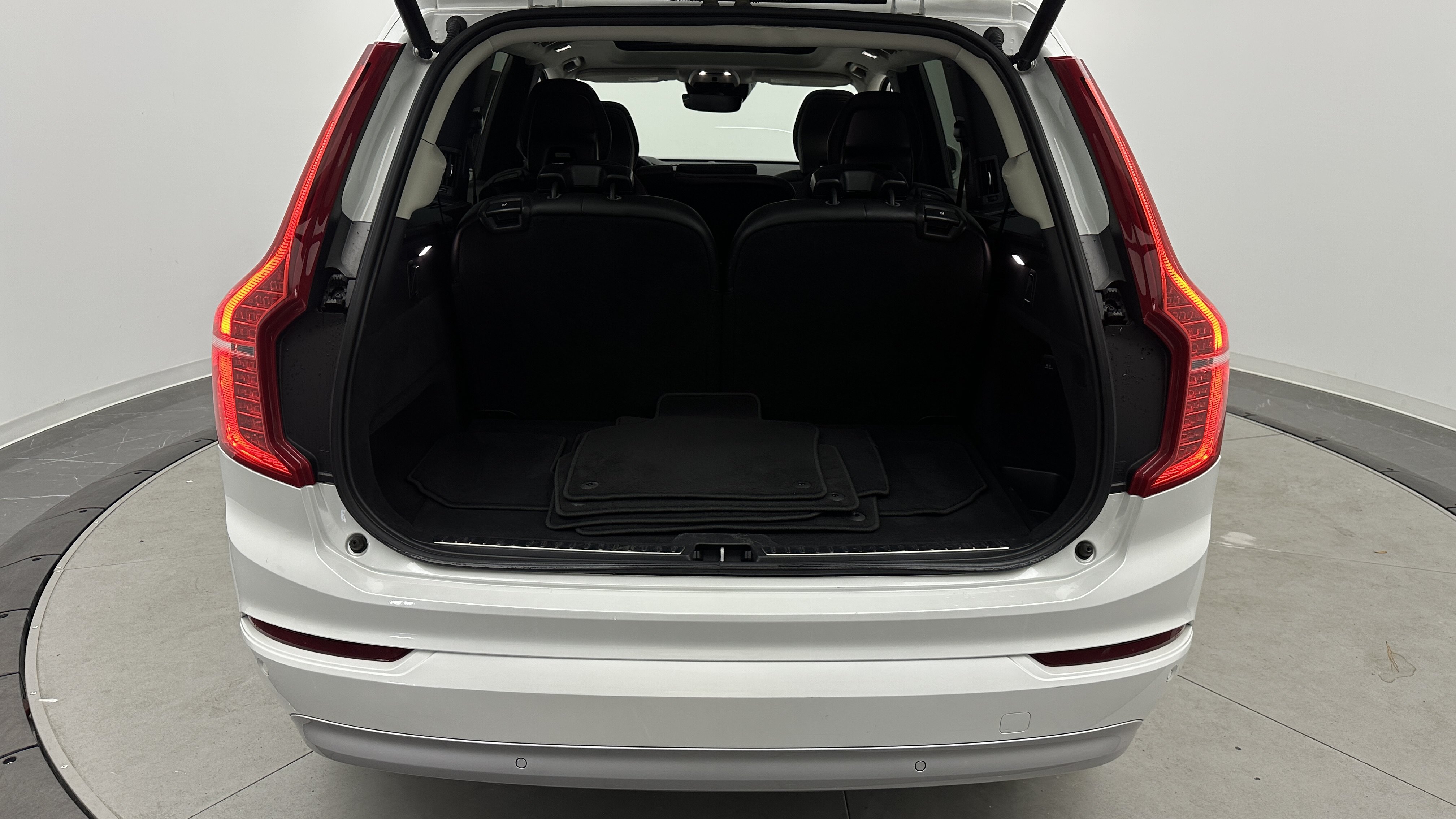 Used 2022 Volvo XC90 T5 Momentum AWD/4WD image 34