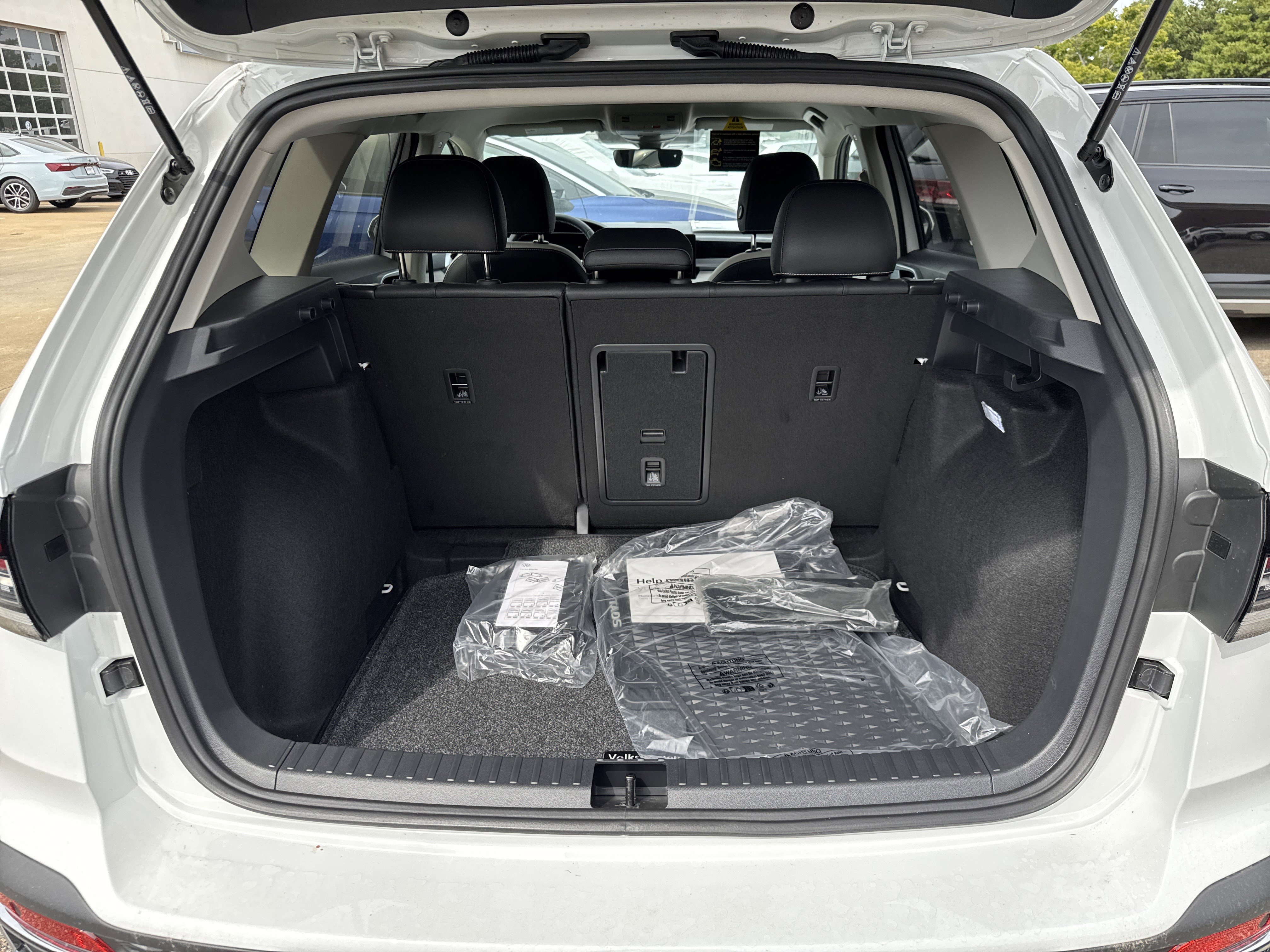 New 2025 Volkswagen Taos SE image 7