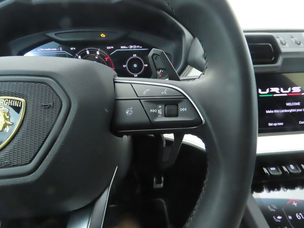 Used 2025 Lamborghini Urus SE image 12