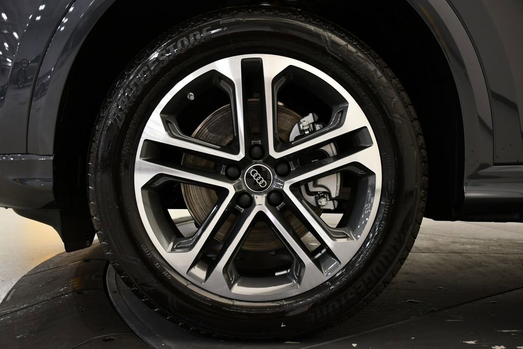 Used 2025 Audi Q5 Premium w/ Convenience Package image 13