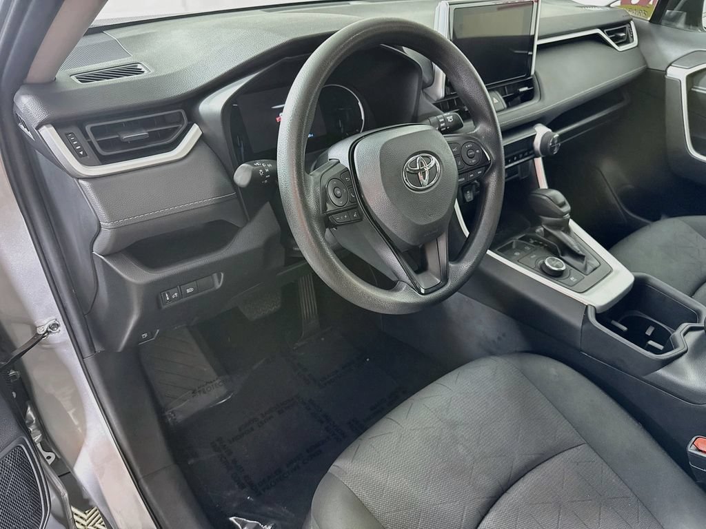 Used 2023 Toyota RAV4 XLE AWD/4WD image 17