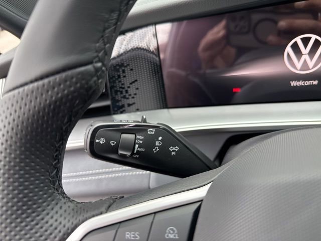 New 2026 Volkswagen Tiguan SE R-Line image 25