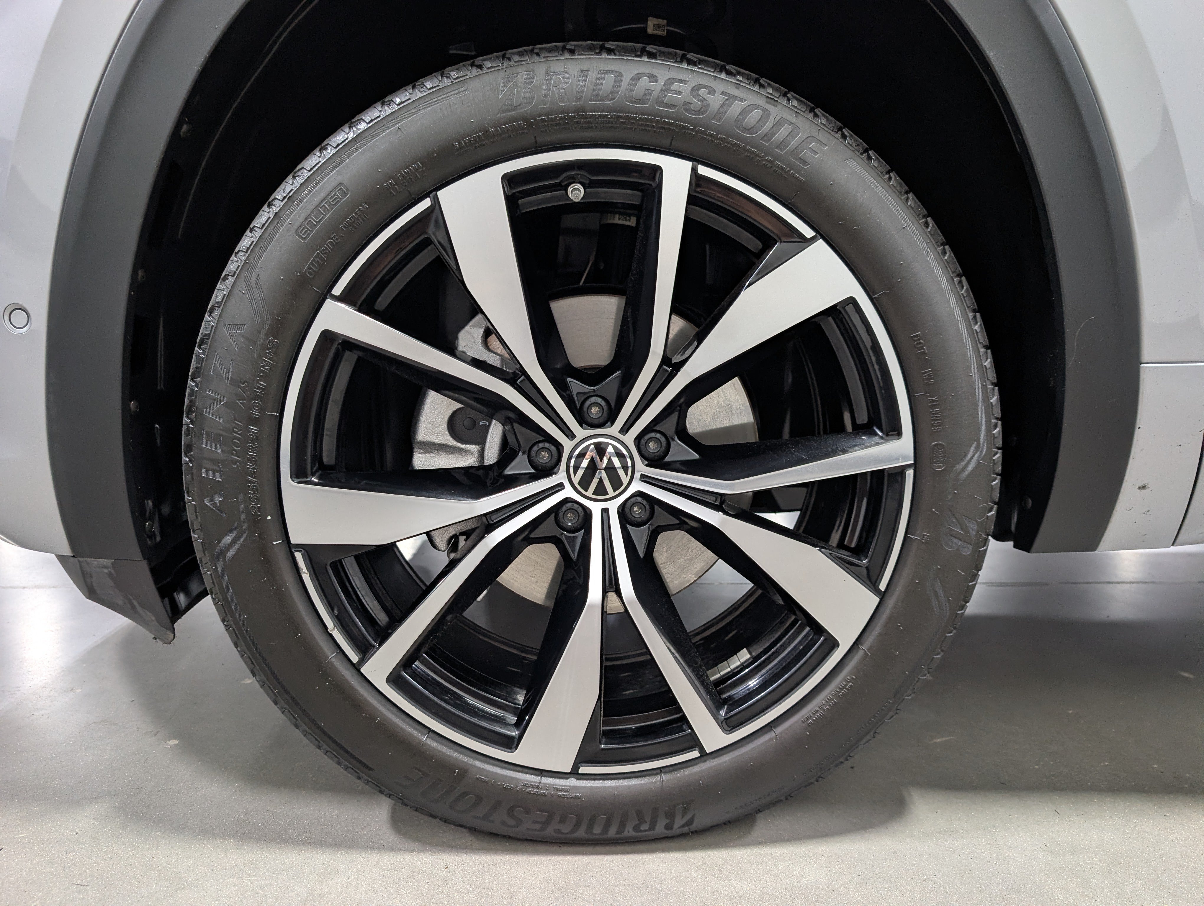 Used 2024 Volkswagen Atlas SEL Premium R-Line AWD/4WD image 9
